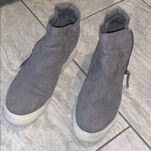 Super cute grey wedges